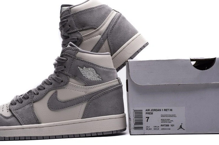 AH7389-101  (W) Retro 1  Jordan Ivory High air Pale 0902